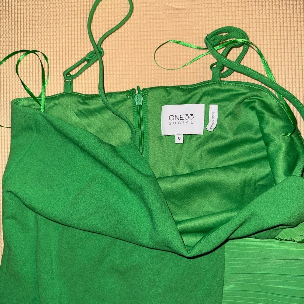 One33 Social The Mercer mini dress in green stretch crepe size 0 new without tag - Picture 5 of 6